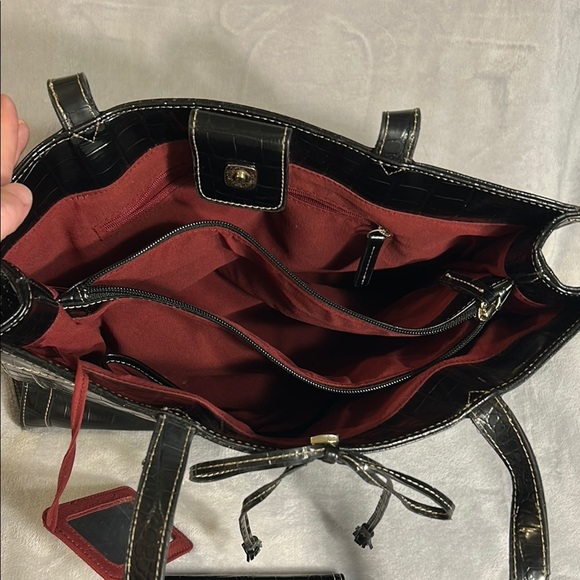 LIZ CLAIBORNE Black Croc-Embossed Tote And Matching Wallet - Picture 6 of 12